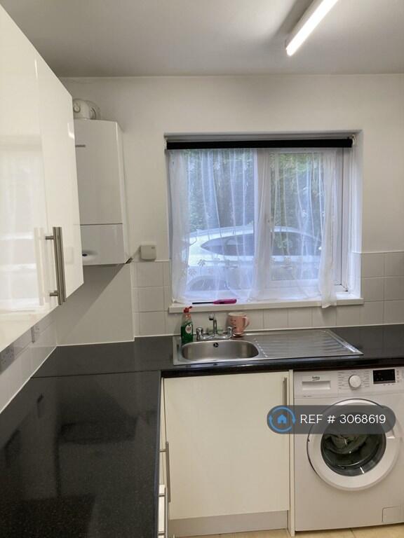 Apartment in St Albans - More