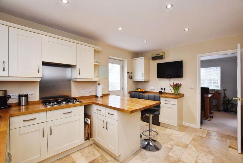 Lindford Road, Hampton Park                                    ***VIDEO TOUR*** photo 4