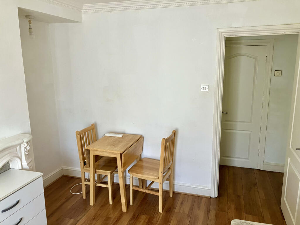 Apartment in Ilford - View 3