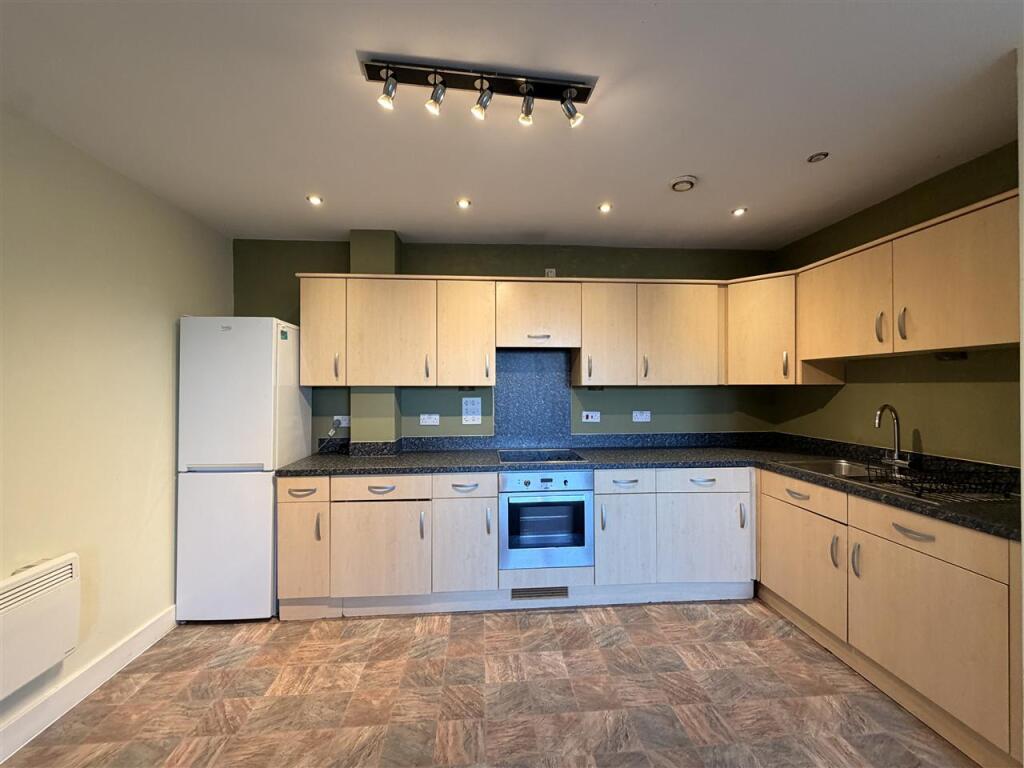 Apartment in Southampton - View 3