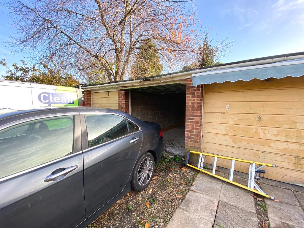 Single Garage For Sale! - View 4