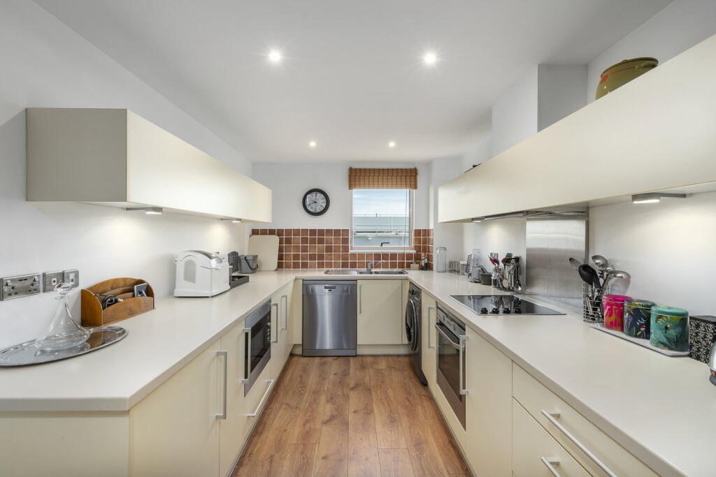 Apartment in Cambridge, The Willows, Chesterton - View 2