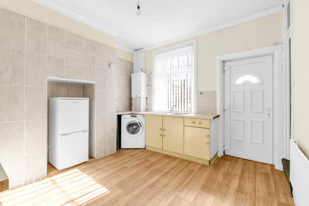 House in Oldham, Hathershaw - View 5