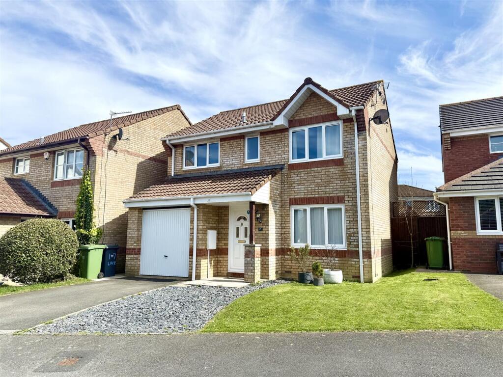 4-bed detached on Roundswell, Barnstaple, £360,000