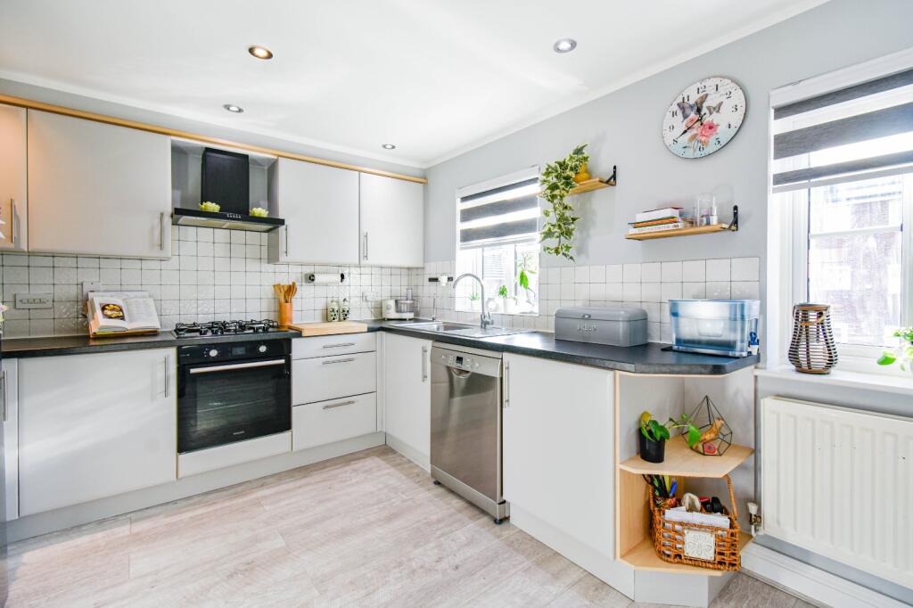 4-bed terraced on Martingale Chase, Newbury, Berkshire, RG14, £425,000