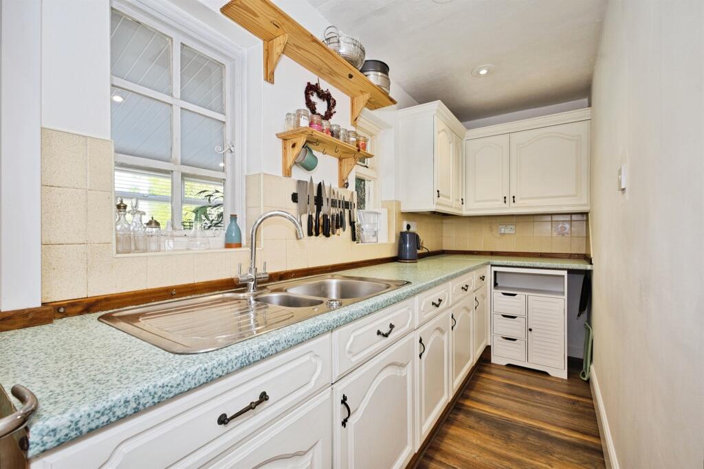 House in Yeovil, Somerset - View 4