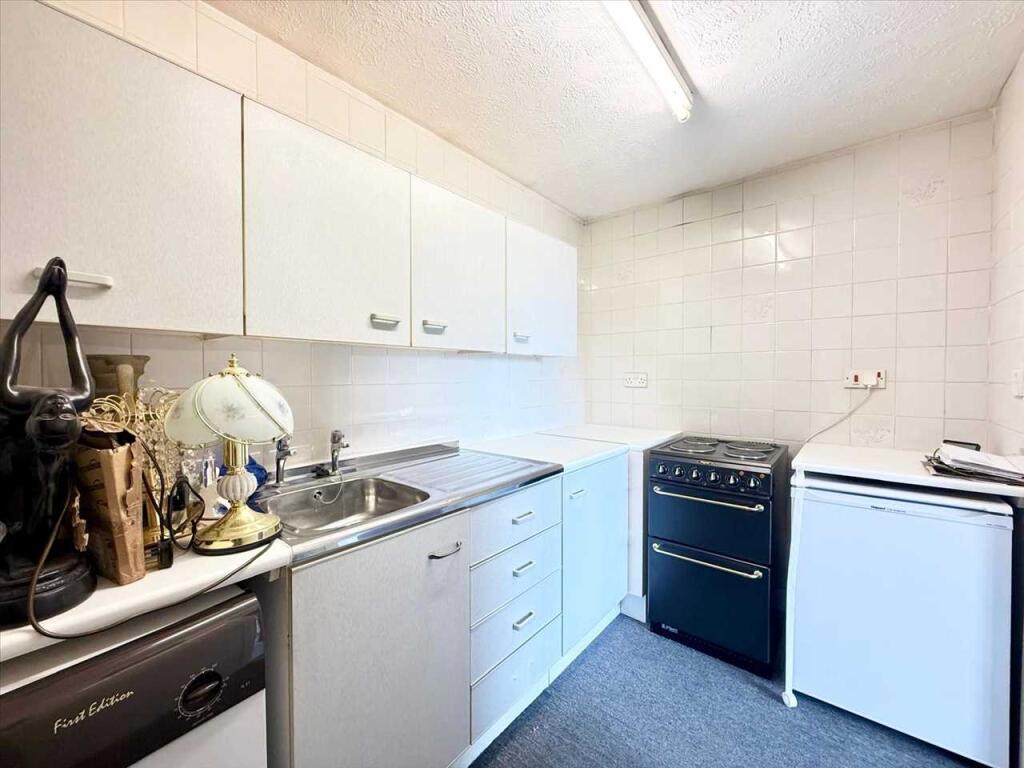 Apartment in Southend-on-Sea, Leigh-on-Sea - More