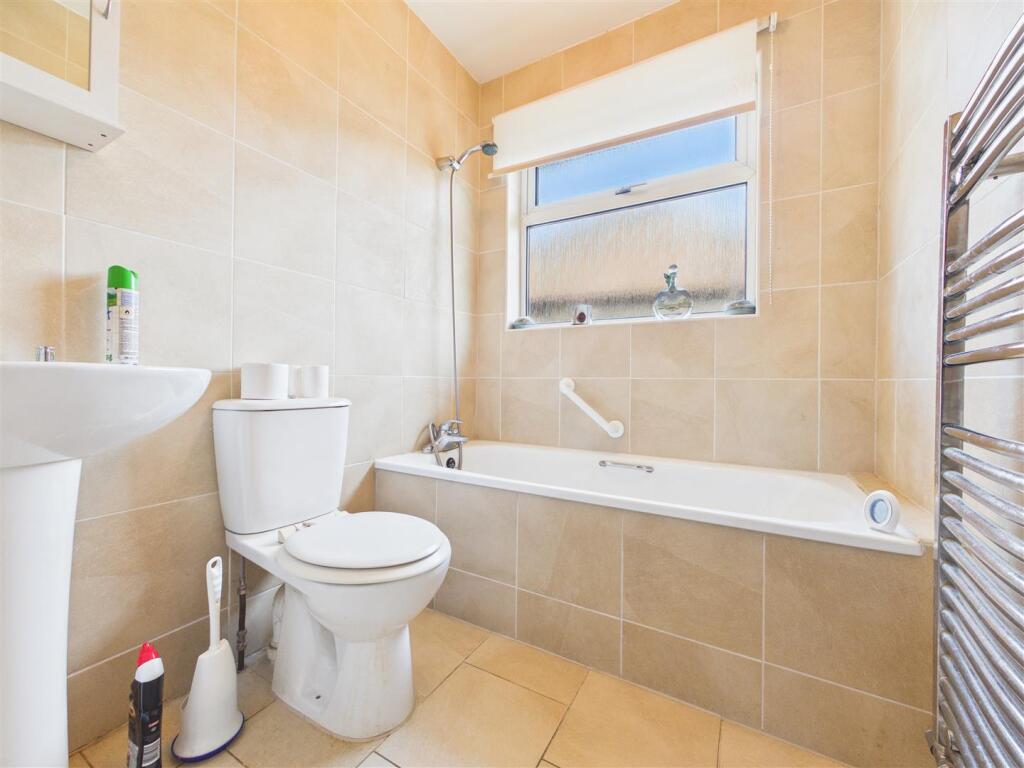 House in Walton-on-Thames, Surrey - View 4