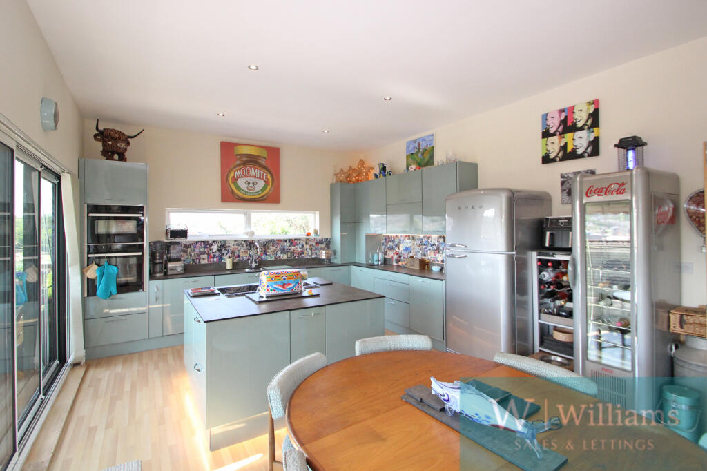 3 Wootton Reach, Kite Hill, Wootton Bridge - More