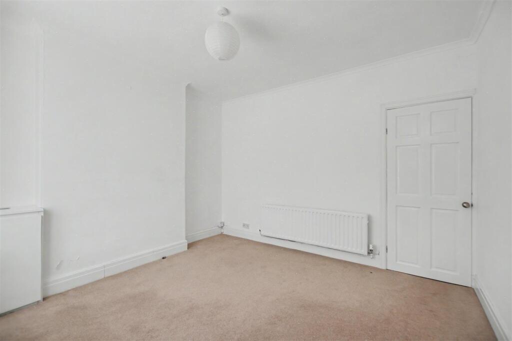 House in Nottingham, Beeston - More