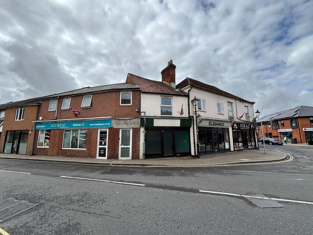 Main image of property: 4 Eling Lane, Totton, Southampton, Hampshire, SO40 9GA