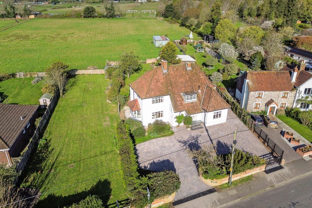 4-bed detached on Trampers Lane, North Boarhunt, £850,000