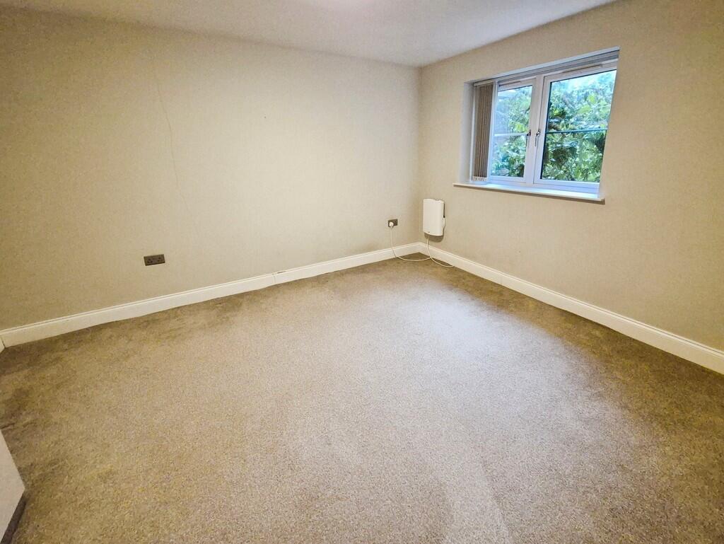 Apartment in Reading - View 5
