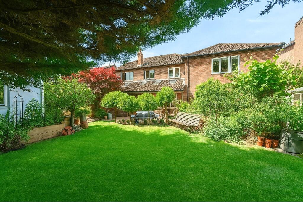 Churchfields, Kingsley, Hampshire, GU35 photo 3