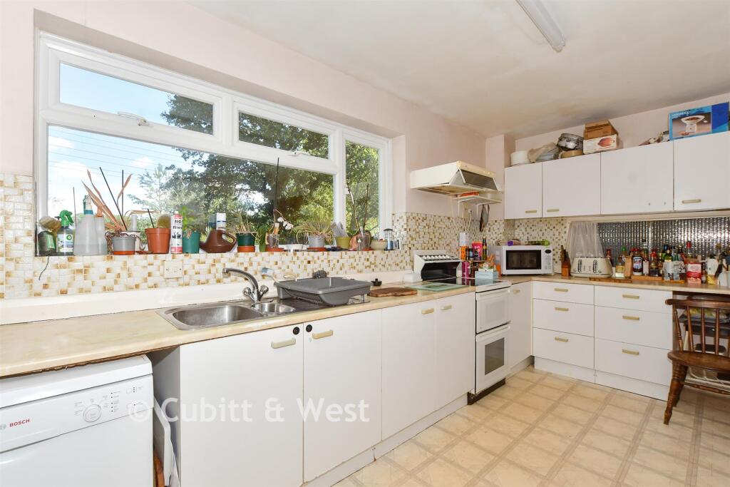 House in Redhill - View 3