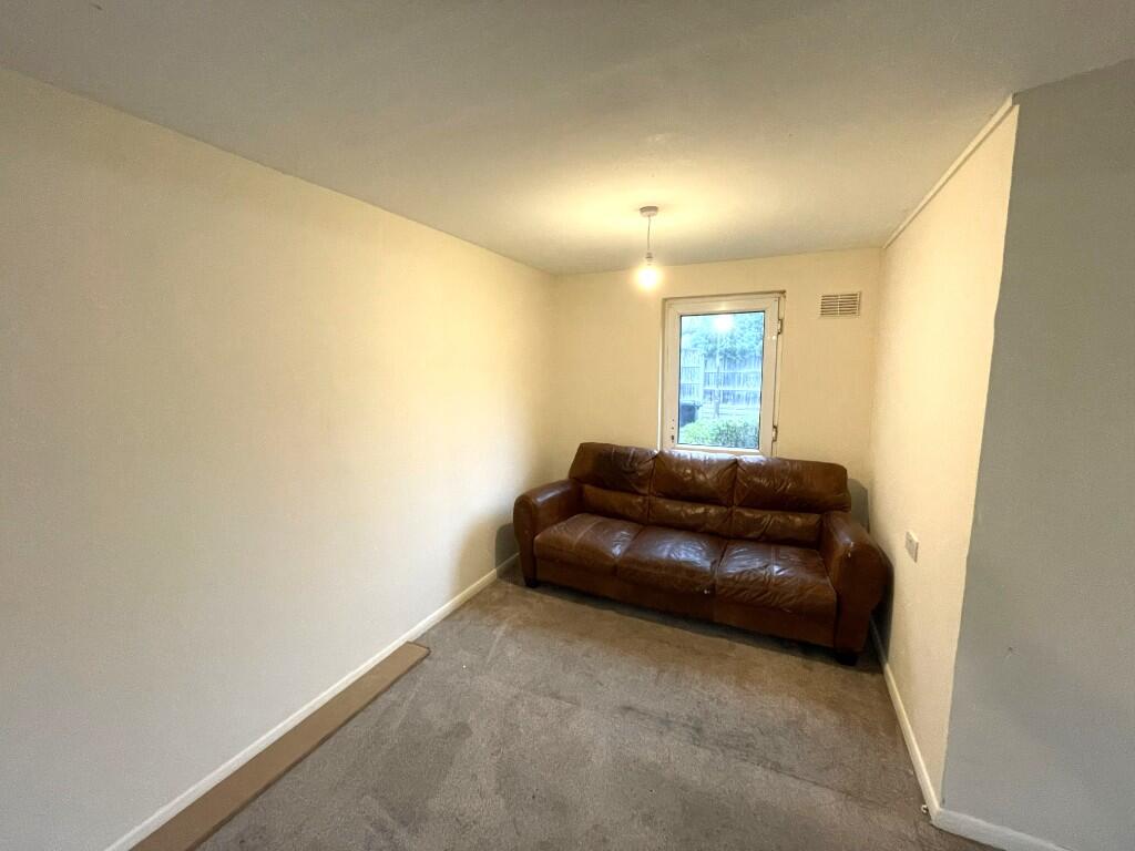 Peachs Close, MK43 photo 3