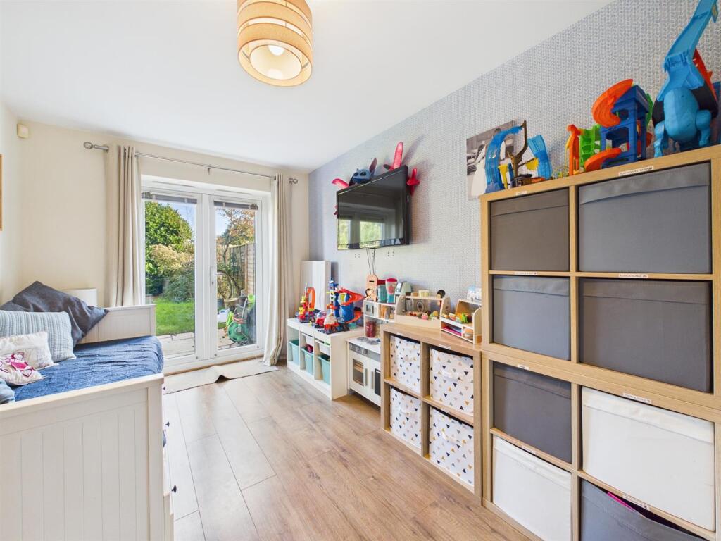 House in Gloucester, Gloucestershire - More