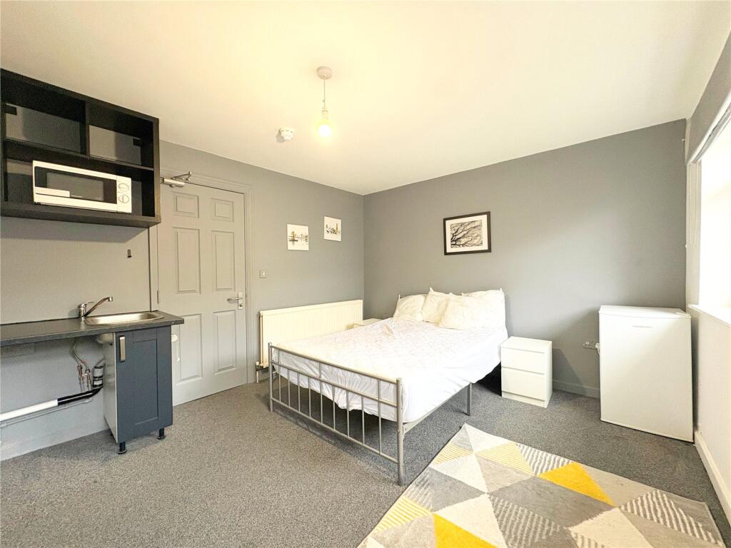 House in Epping Forest, Grange Hill, Chigwell - View 2