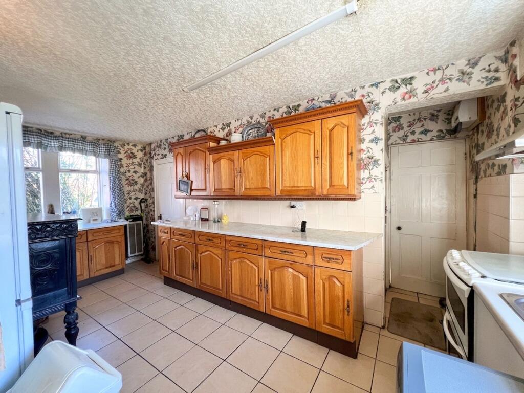 Hall Bower Lane, Huddersfield, HD4 - View 4