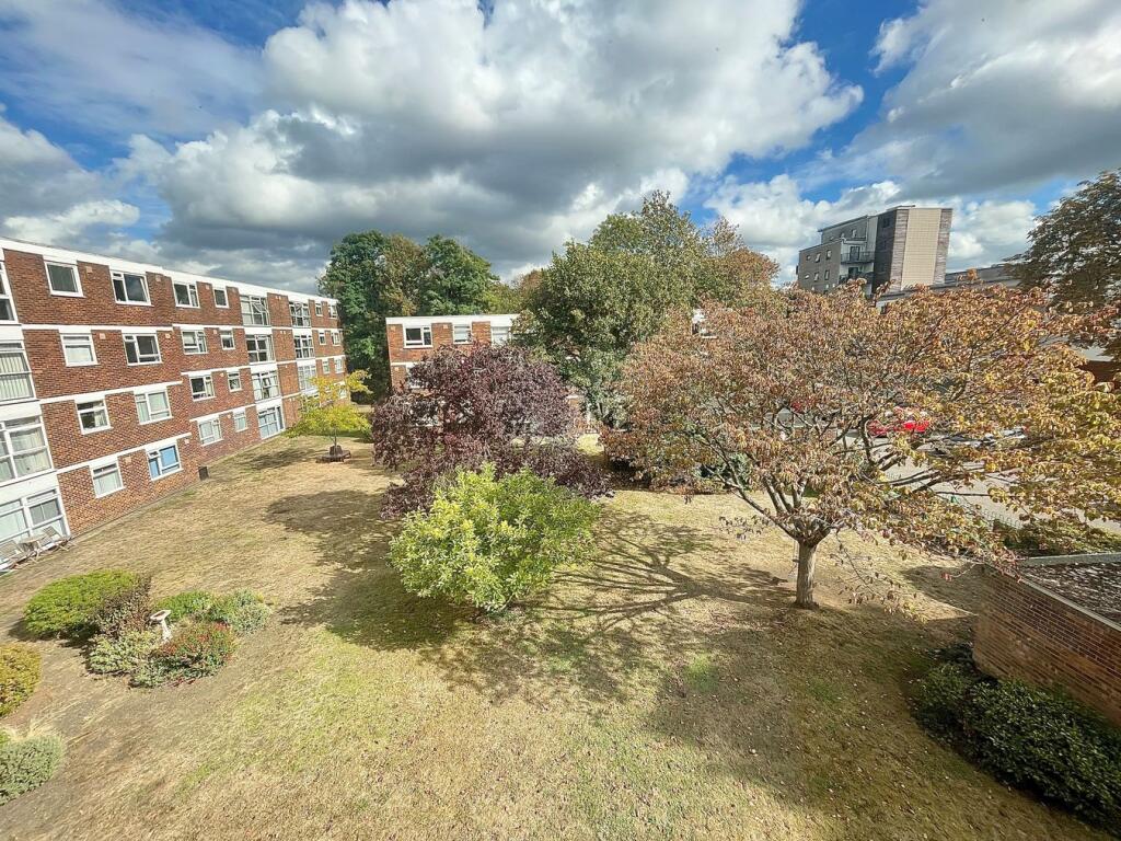 Parkwood, Beckenham, BR3 photo 3