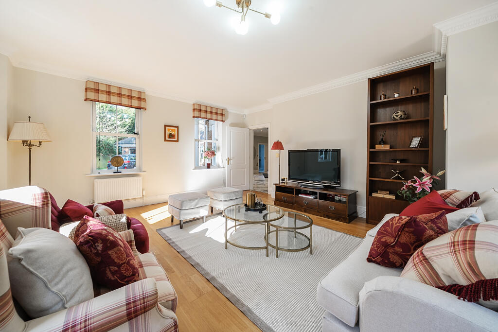 Fairacres, Cobham, KT11 – další
