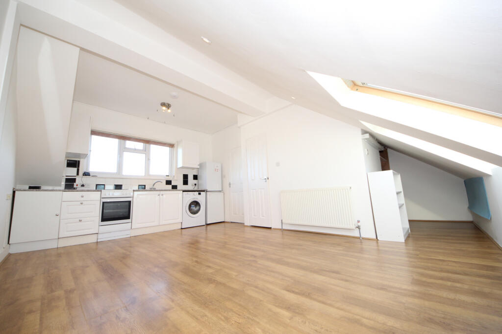Main image of property: Firs Lane, Winchmore Hill, N21