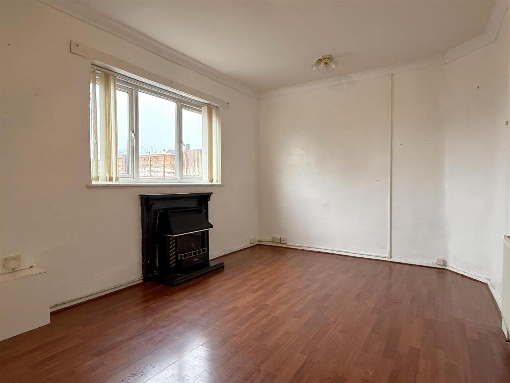 Pendeford Avenue, Claregate photo 3