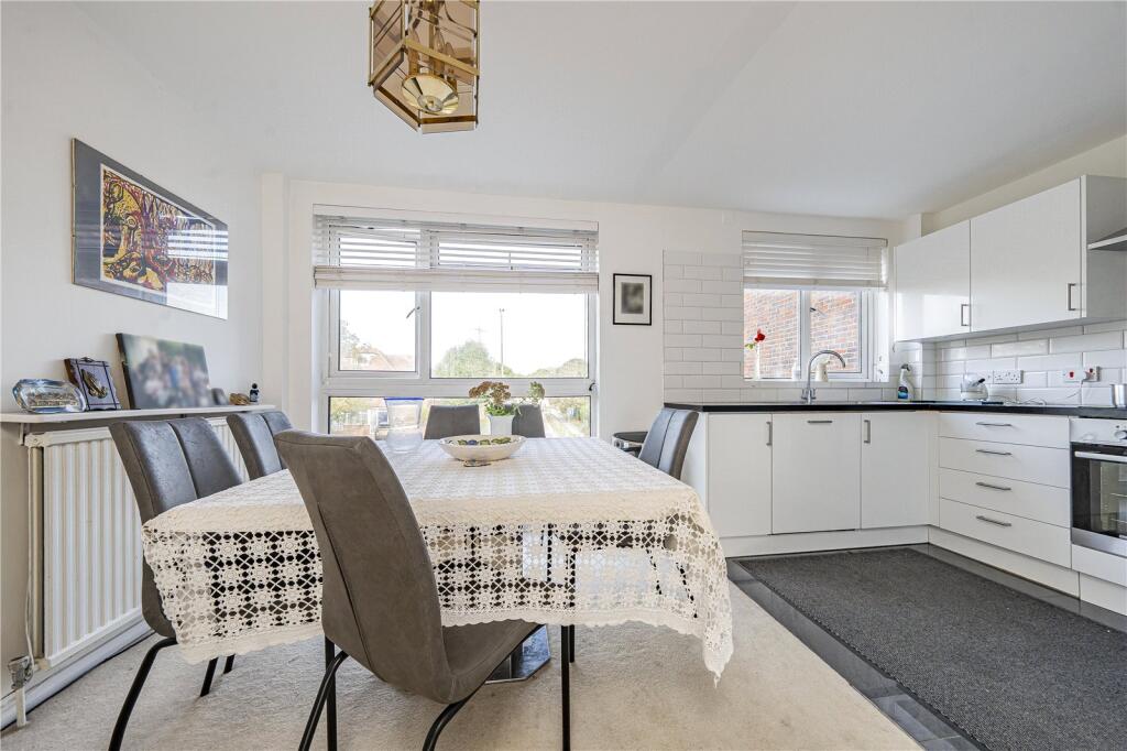 House in London, Royal Borough of Kingston upon Thames - View 5
