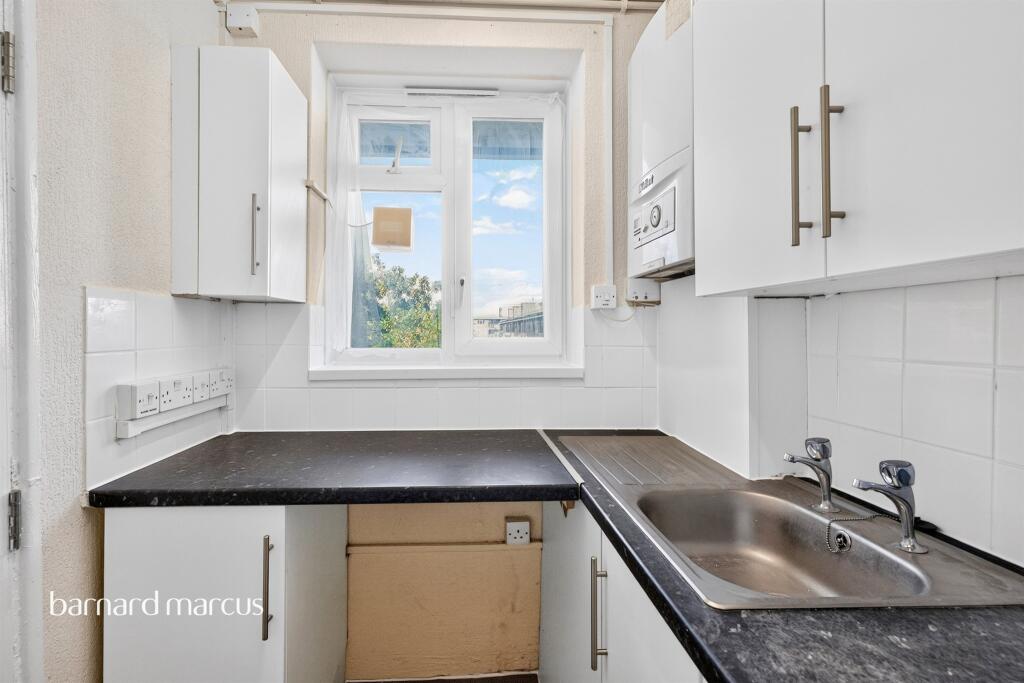 Apartment in London, Crawford Estate, Camberwell - View 4