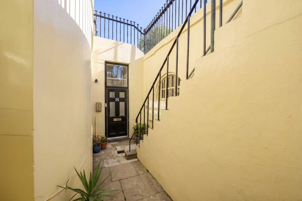 Apartment in Brighton - View 4