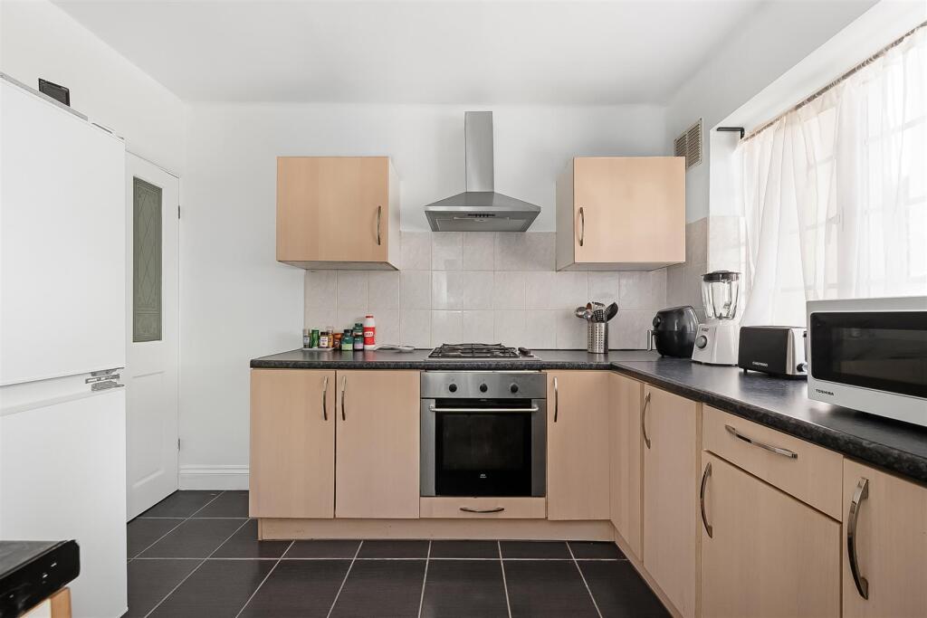 Apartment in Croydon - More