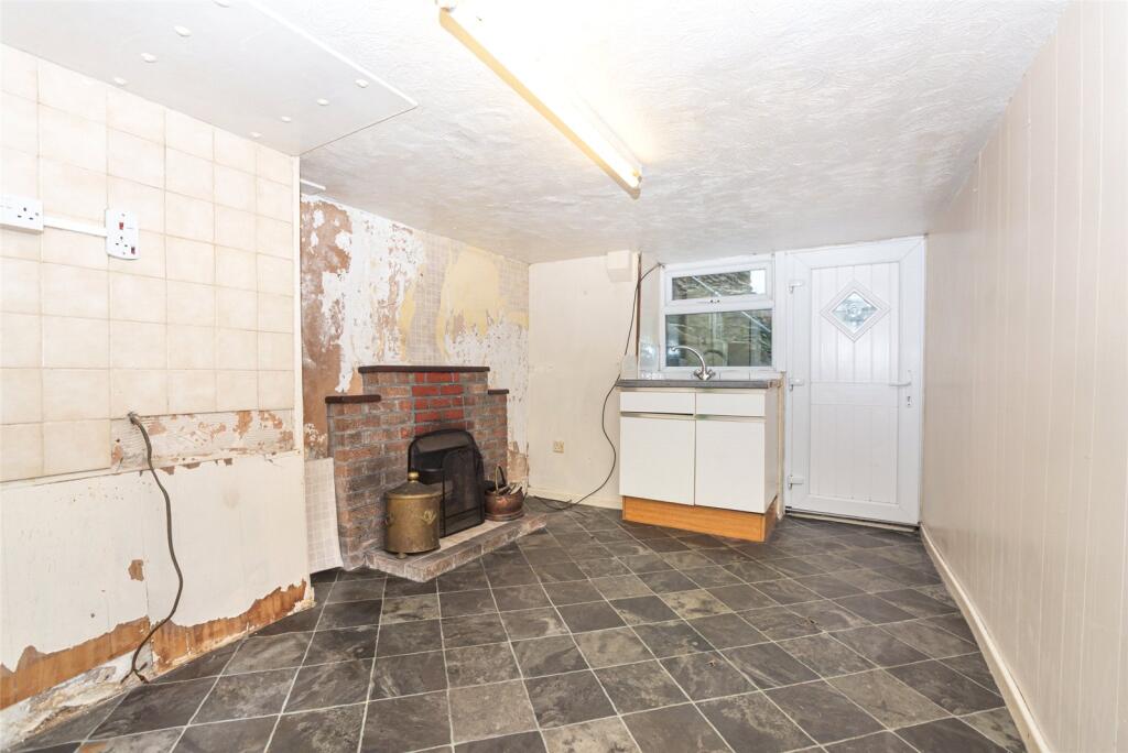 Upper Quay Street, Amlwch, Isle of Anglesey, LL68 photo 4
