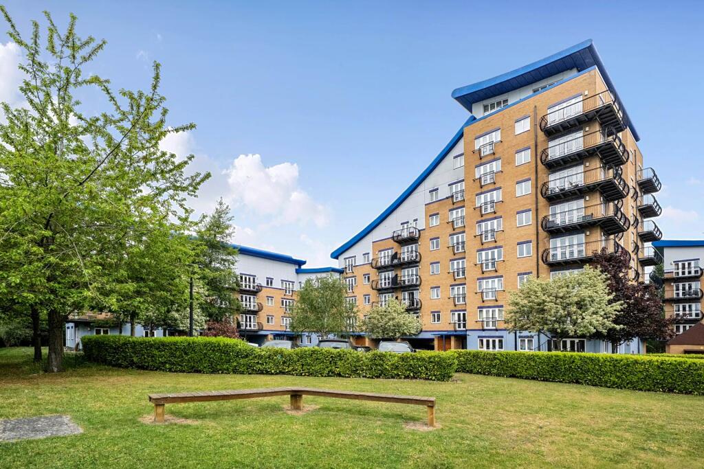 Main image of property: Luscinia View, Reading