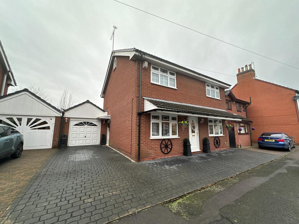 4-bed detached on Sheffield Street, Burton-on-Trent, DE14, £300,000