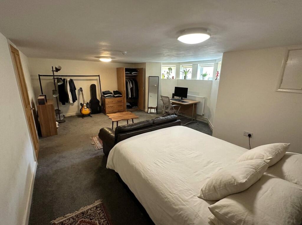 6 bedroom apartment for rent