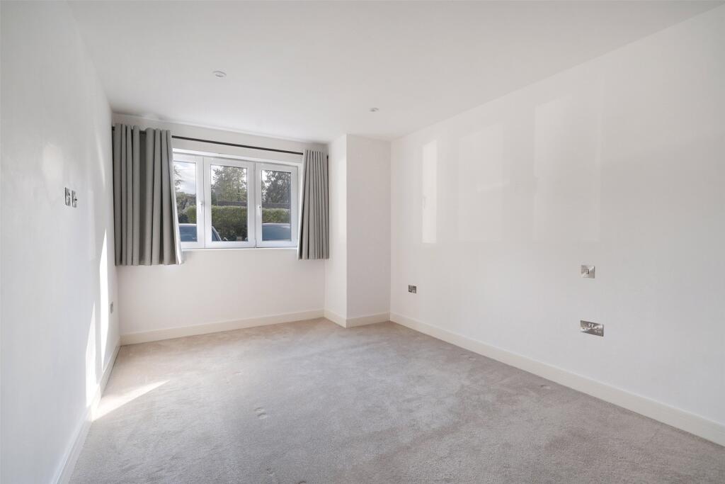 Apartment in Redhill - More