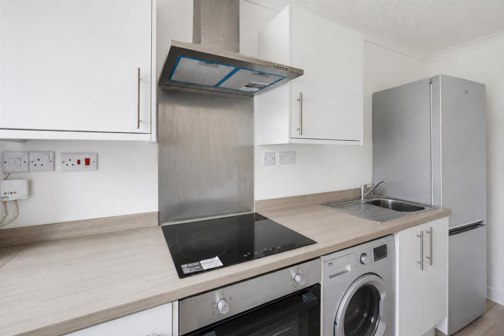 Apartment in Plymouth - More