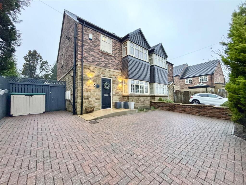 Main image of property: Manor Row, Low Moor, Bradford