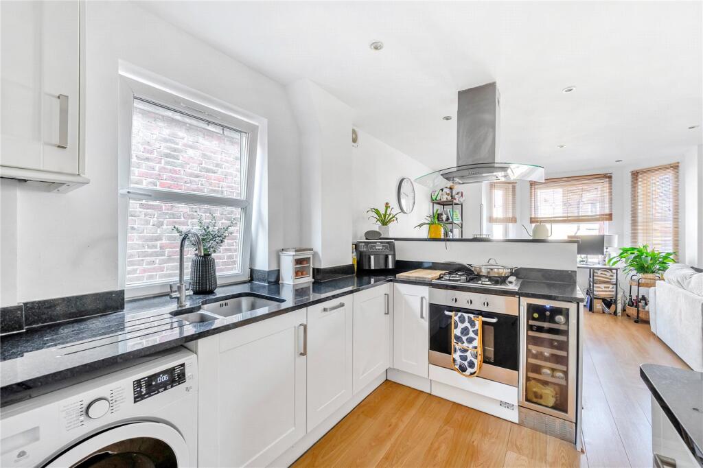 Apartment in Guildford, Surrey - View 3