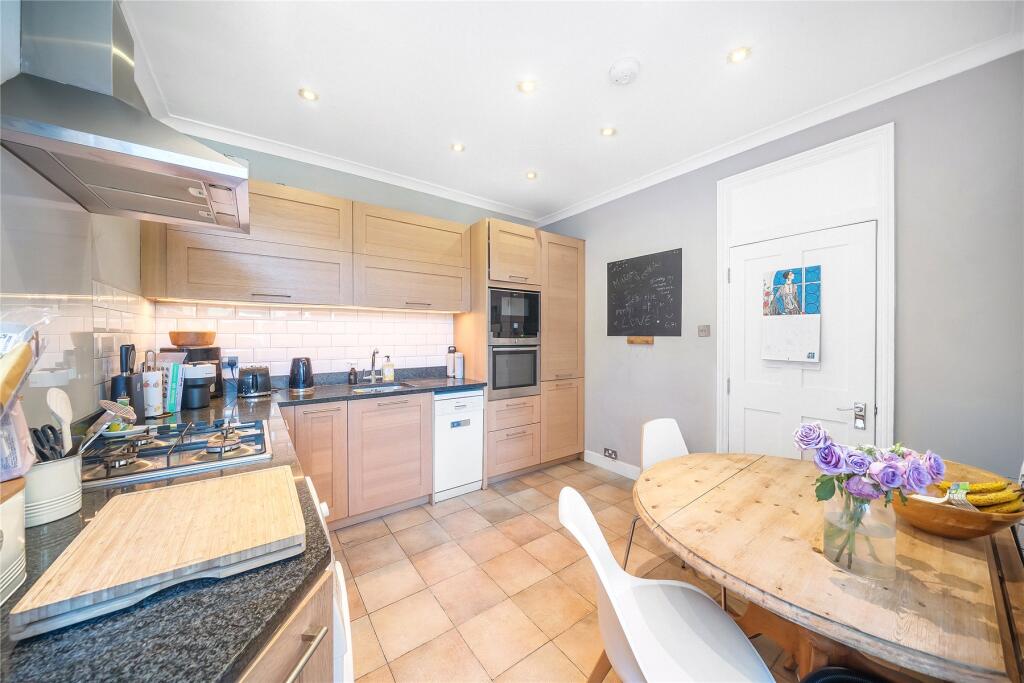 Apartment in London - View 4