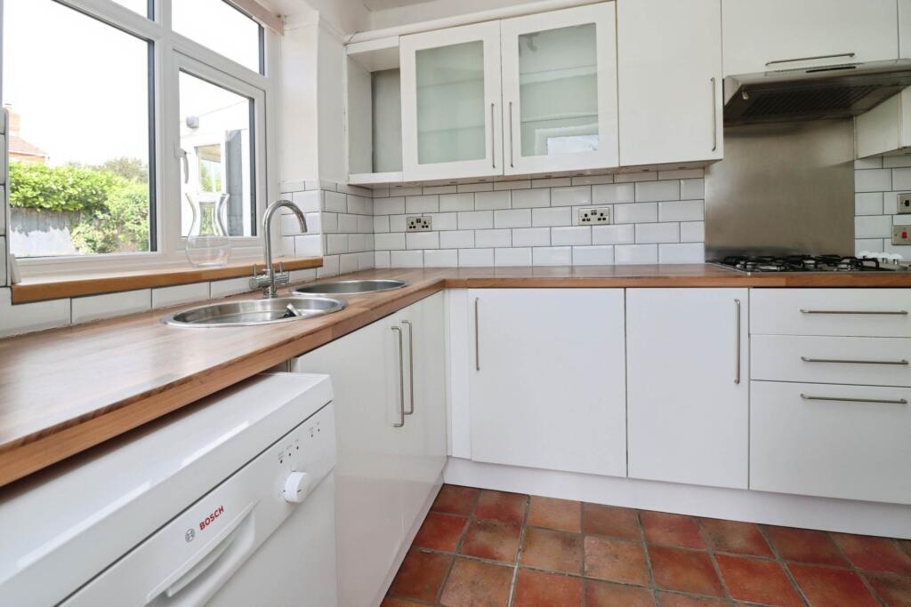 Croft Lane, Bromborough photo 4