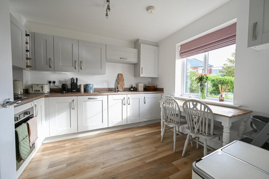 Narrowleaf Drive, Ringwood, BH24 photo 3