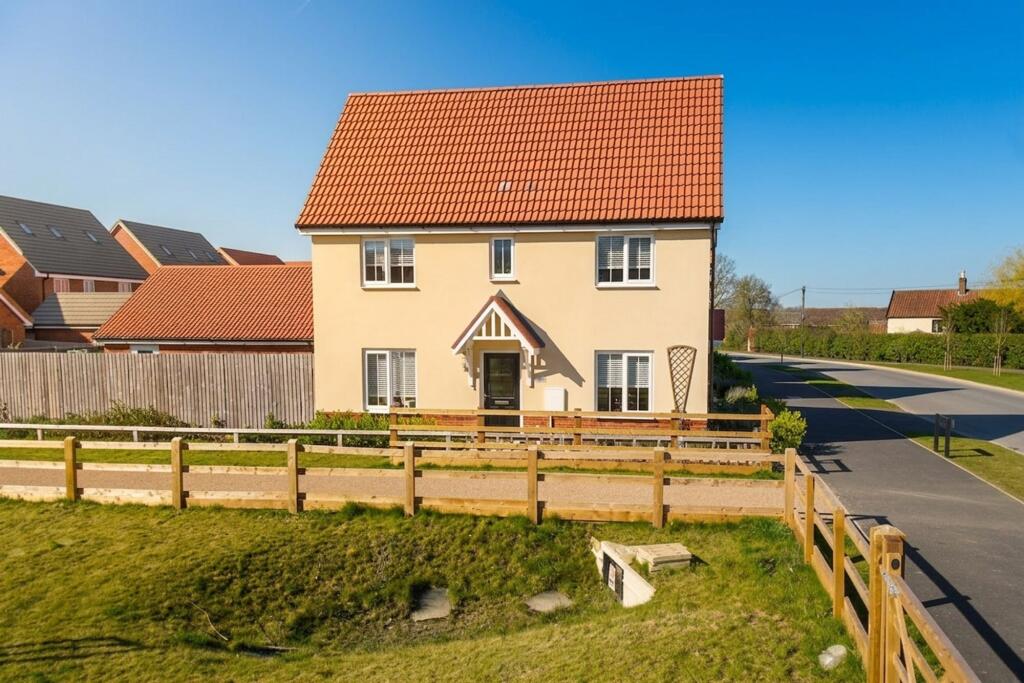 3-bed detached on Rightup Lane, Wymondham, £315,000
