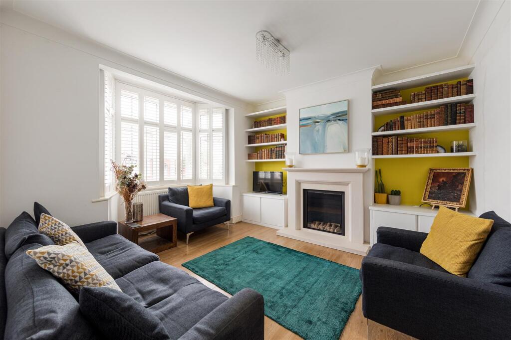 House in London, Highams Park - View 2