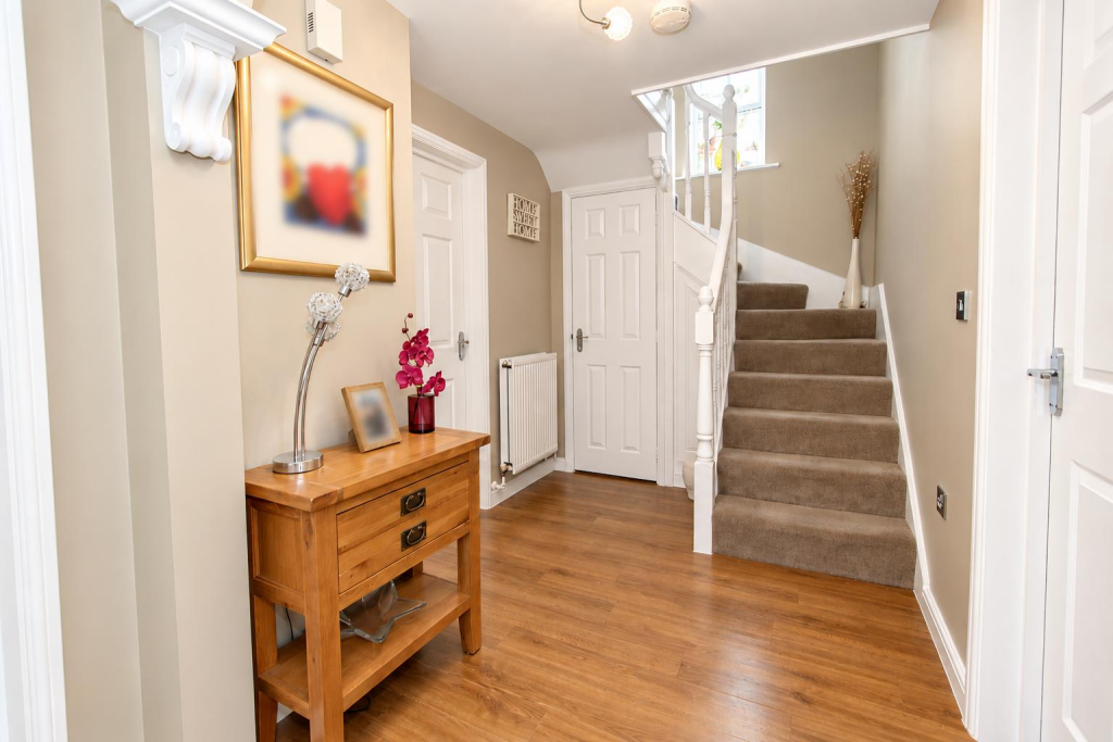 House in Sutton - View 5