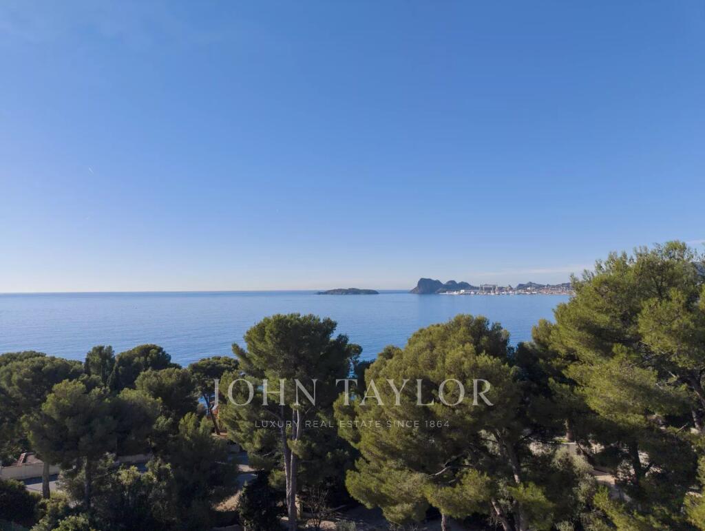 Main image of property: Provence-Alps-Cote d`Azur, Bouches-du-Rhône, La Ciotat