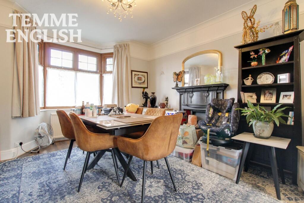 House in Basildon, Wickford - More