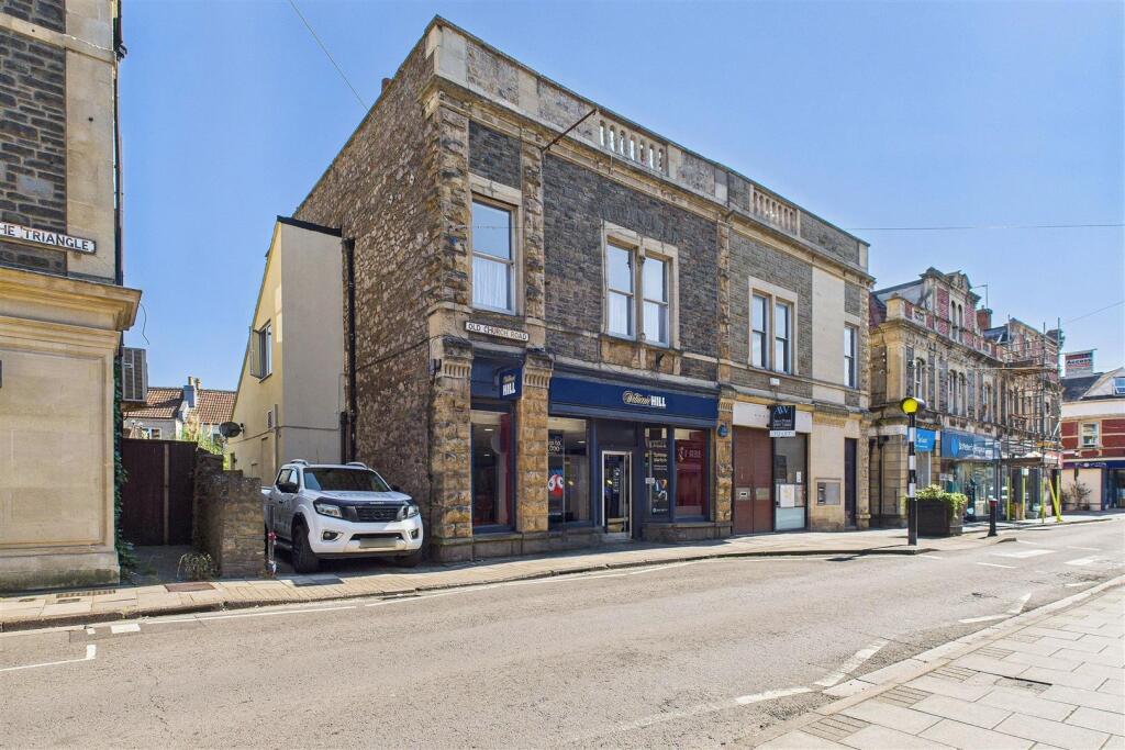 3-bed flat on Central position within Clevedon Town Centre, £239,950