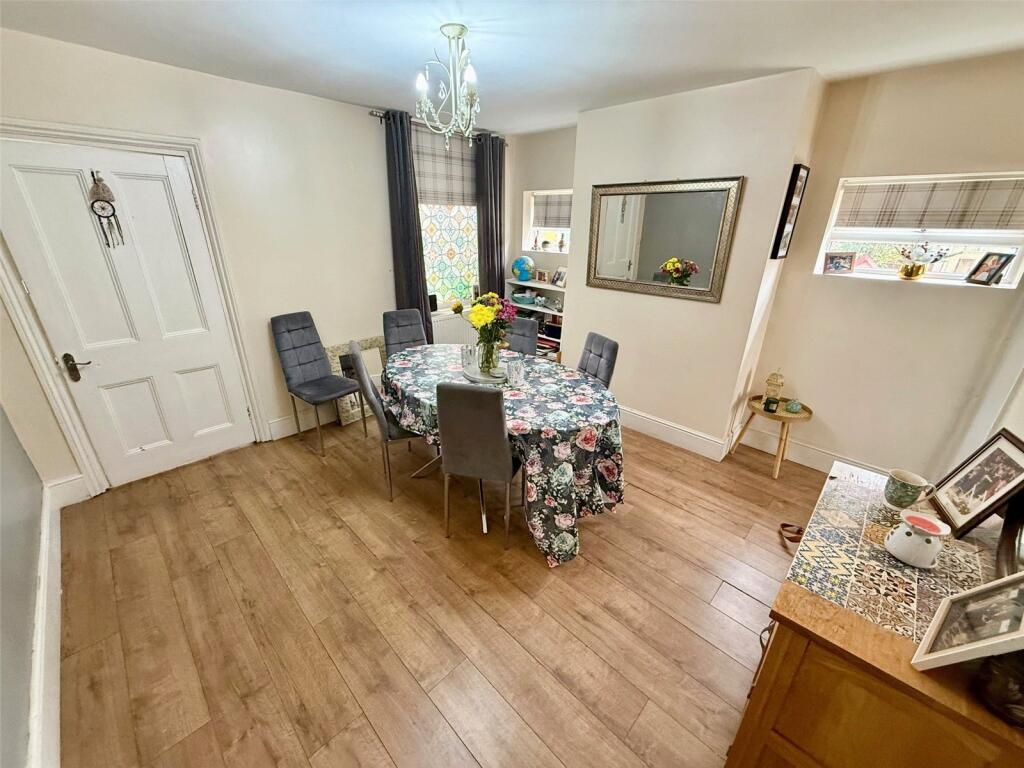45, Mill Road, Stourport-on-Severn, Worcestershire photo 4