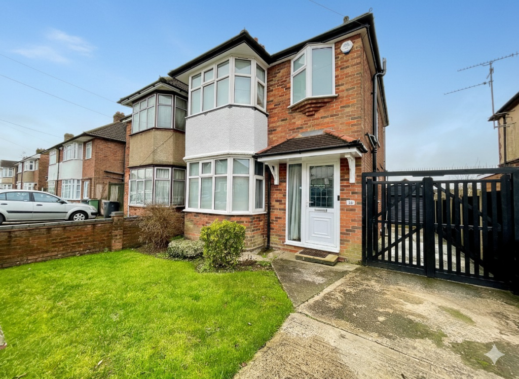 3-bed semi-detached on Clevedon Road, Luton, Bedfordshire, LU2 9ED, £400,000